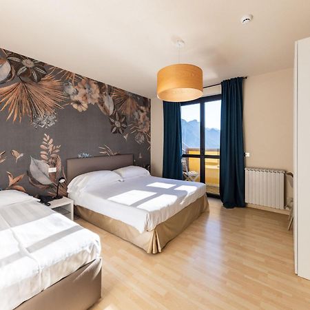Hotel Miranda Riva di Solto Luaran gambar