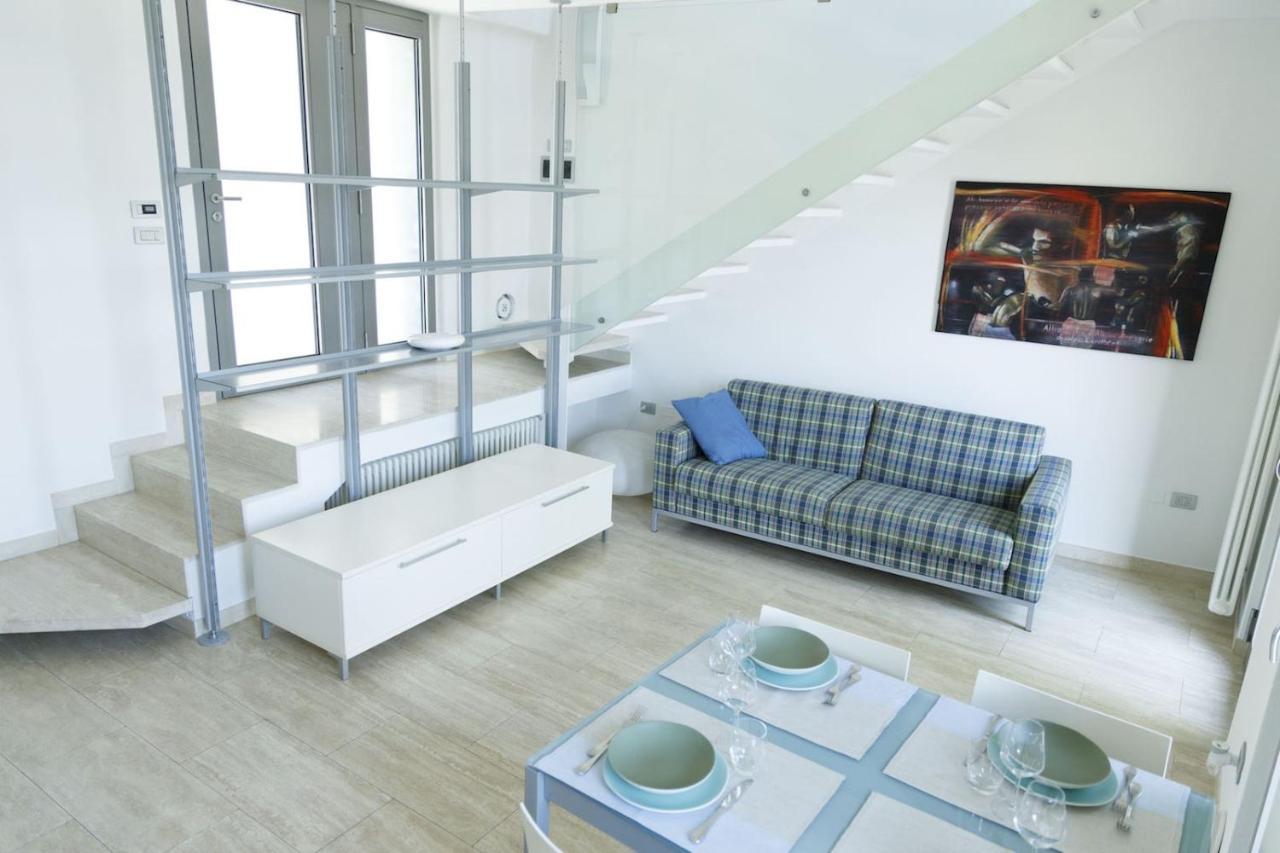 Hotel Miranda Riva di Solto Luaran gambar