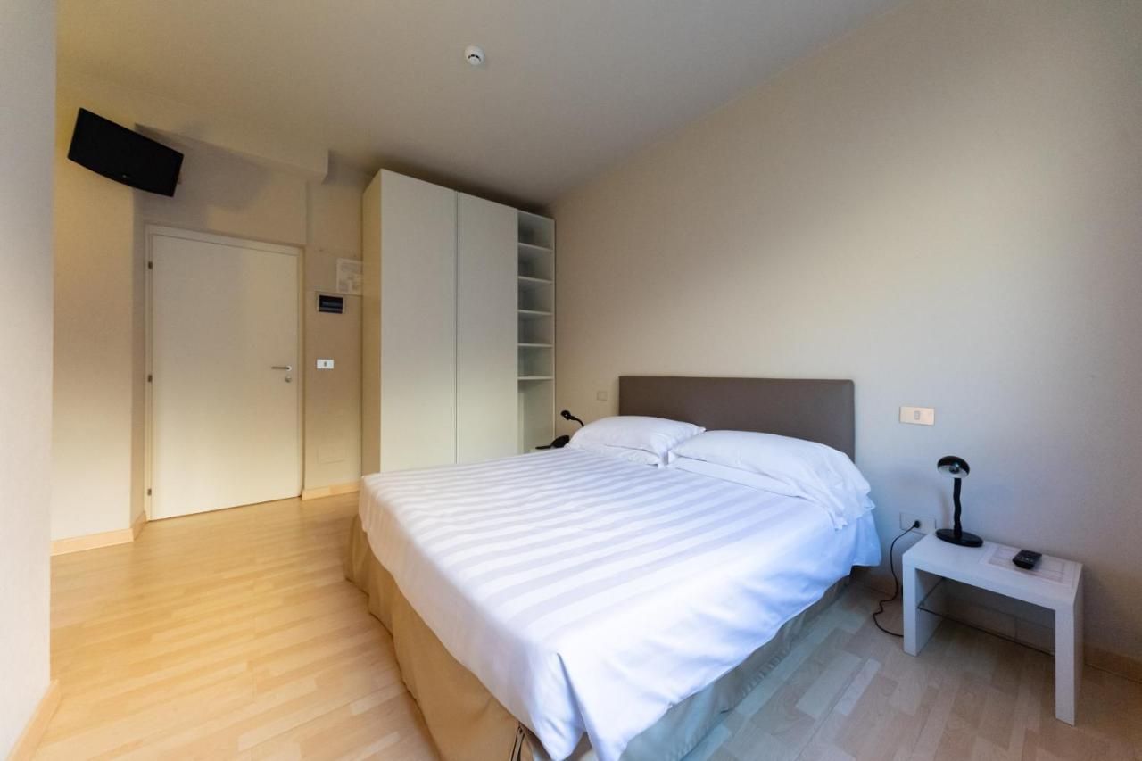 Hotel Miranda Riva di Solto Luaran gambar