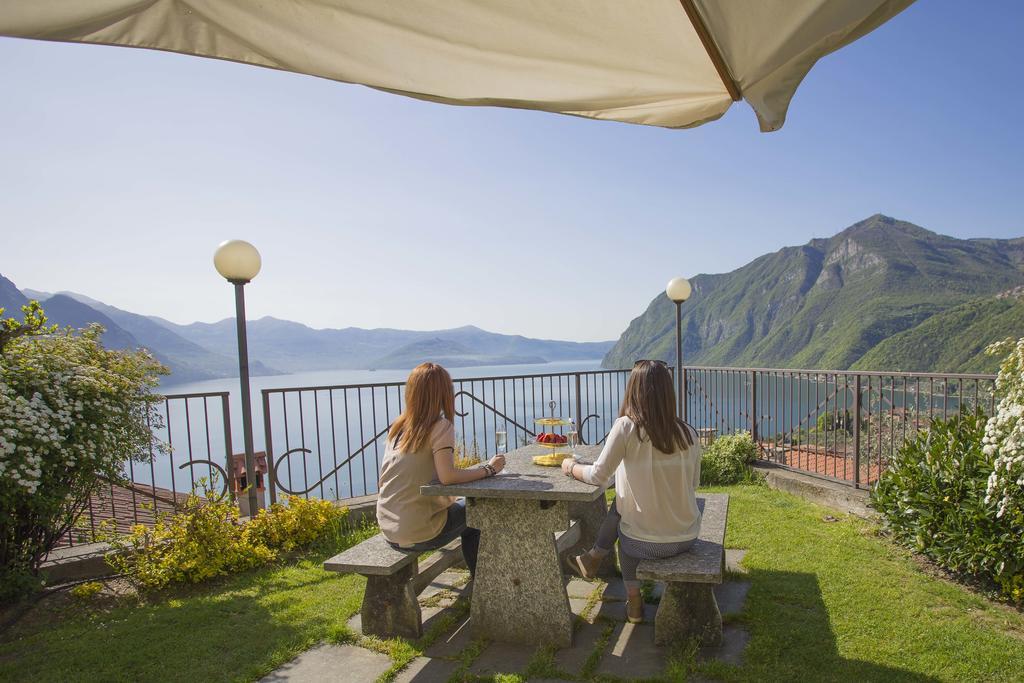 Hotel Miranda Riva di Solto Luaran gambar