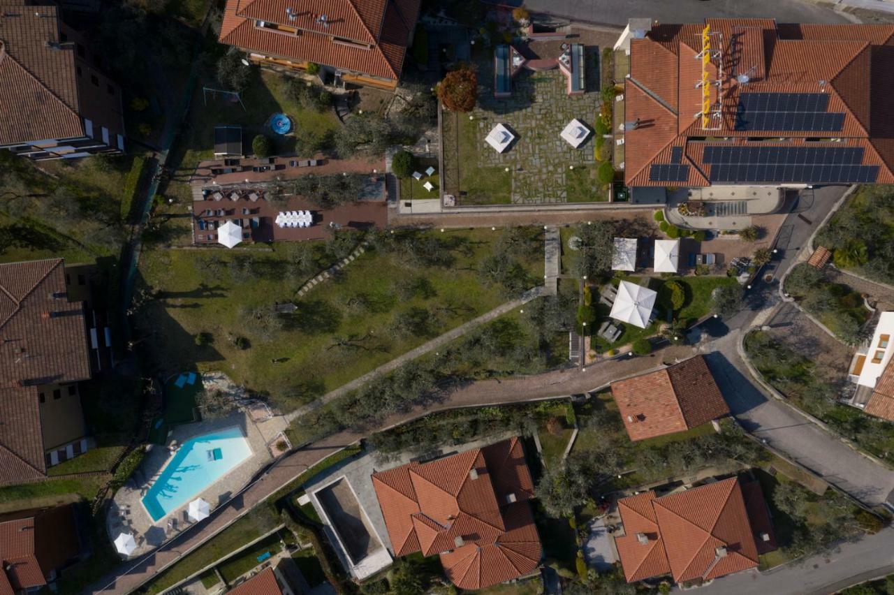 Hotel Miranda Riva di Solto Luaran gambar