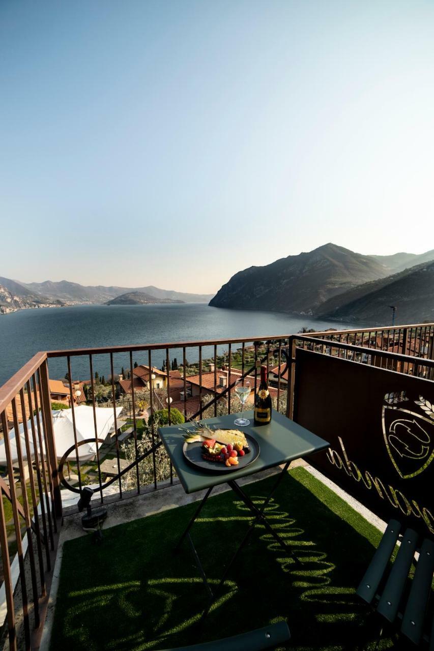 Hotel Miranda Riva di Solto Luaran gambar