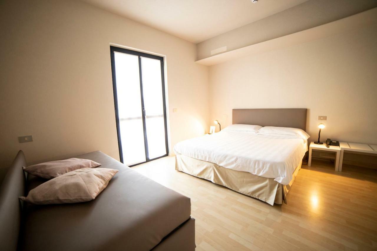 Hotel Miranda Riva di Solto Luaran gambar