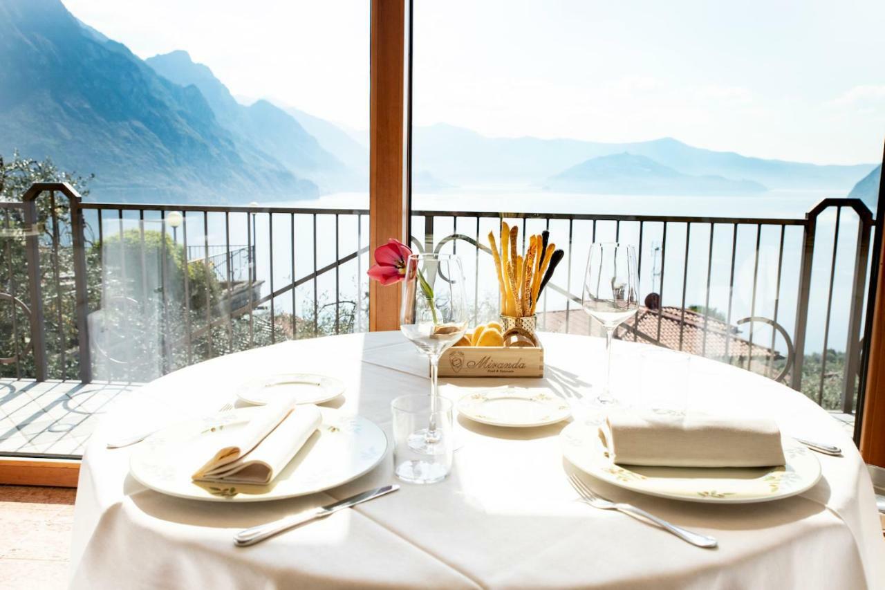 Hotel Miranda Riva di Solto Luaran gambar