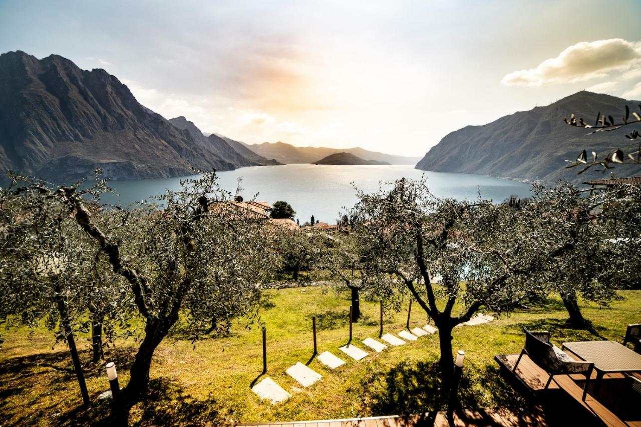 Hotel Miranda Riva di Solto Luaran gambar