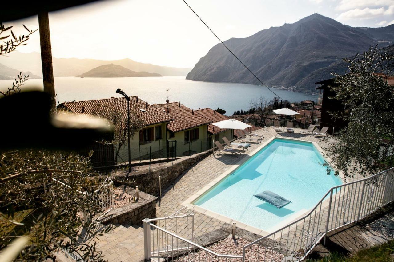Hotel Miranda Riva di Solto Luaran gambar