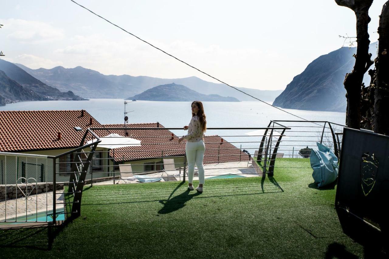 Hotel Miranda Riva di Solto Luaran gambar