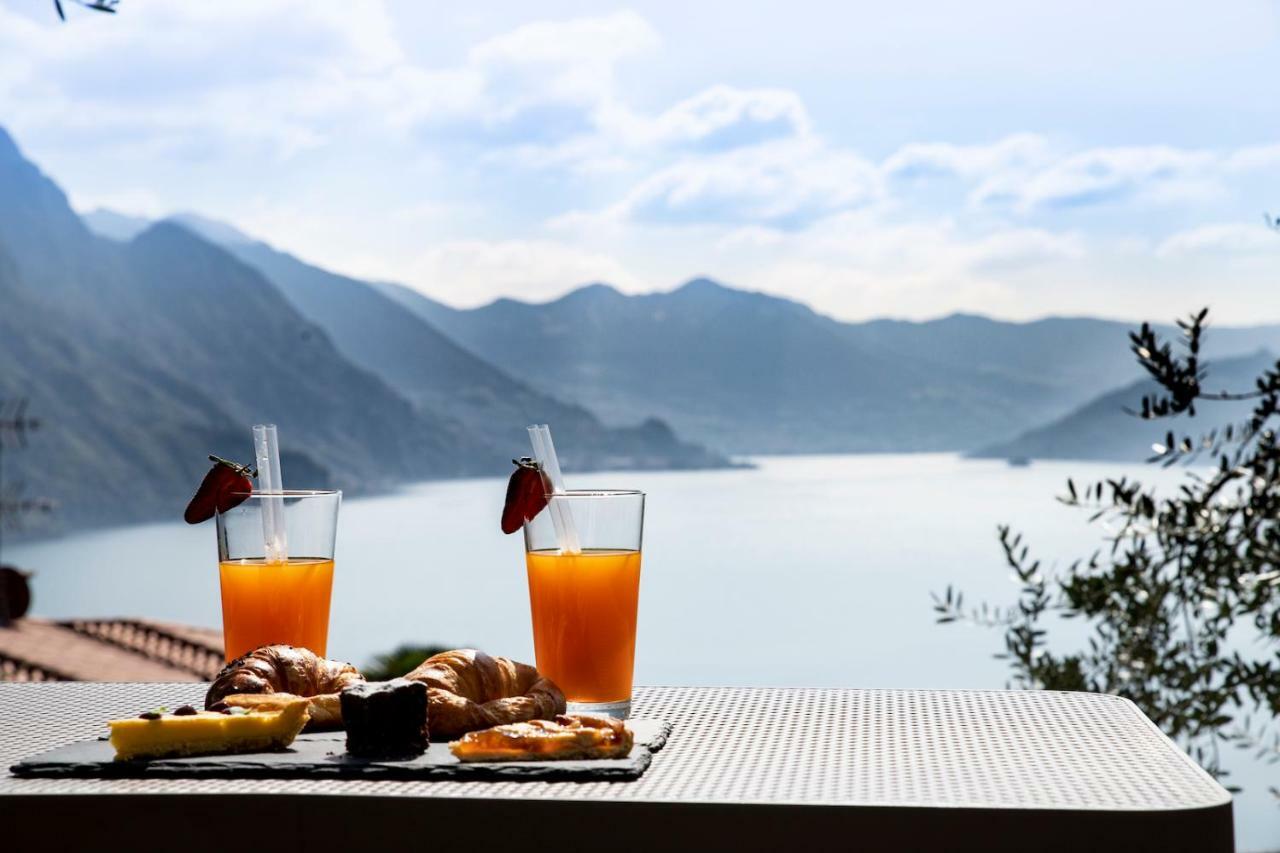 Hotel Miranda Riva di Solto Luaran gambar